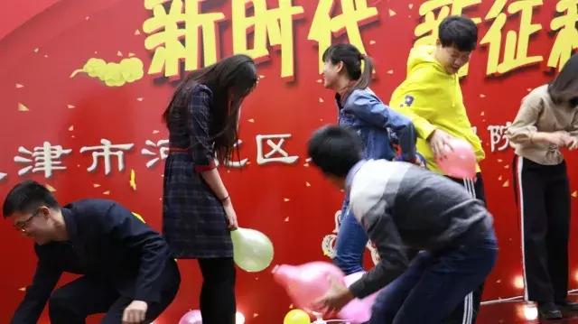 广场舞炫舞新时代，最新高科技产品介绍