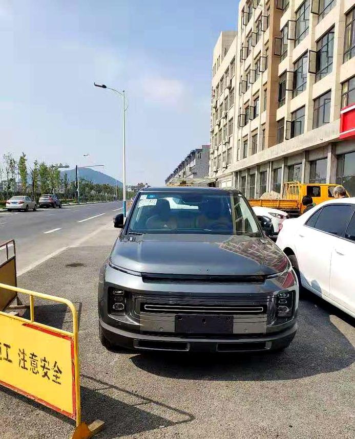 吉利最新款轿车，小巷中的隐藏之宝风采展示