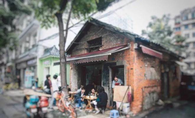 成都房产最新动态与巷弄深处的特色小店，探寻城市隐秘的宝藏