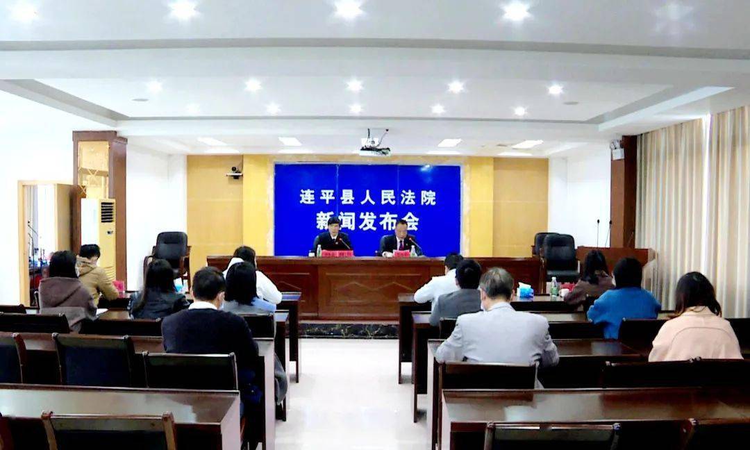 小城温馨日常与深厚友情的深度报道
