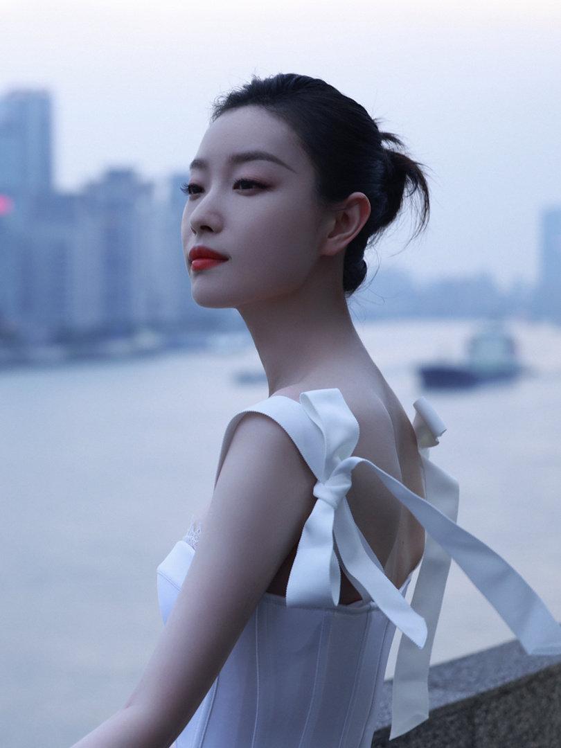 倪妮最新穿搭