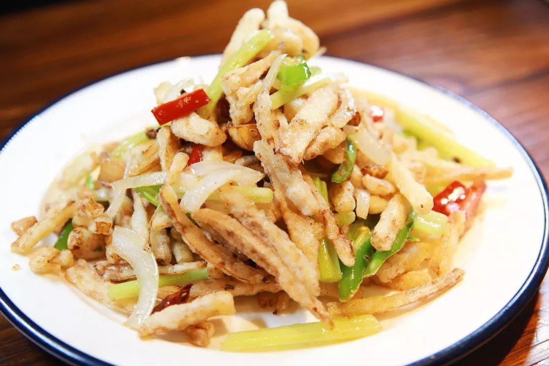 小巷深处的美食冒险之旅