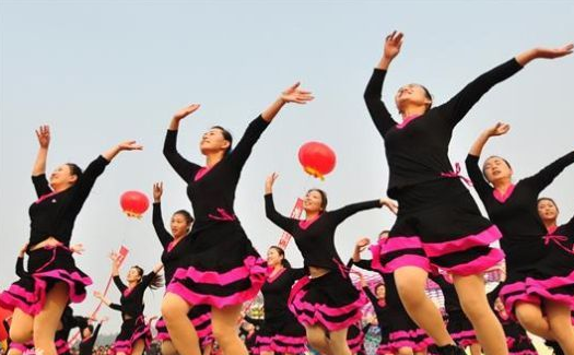 与自然共舞，探索最新广场舞，寻找内心的宁静与平和（2017年）