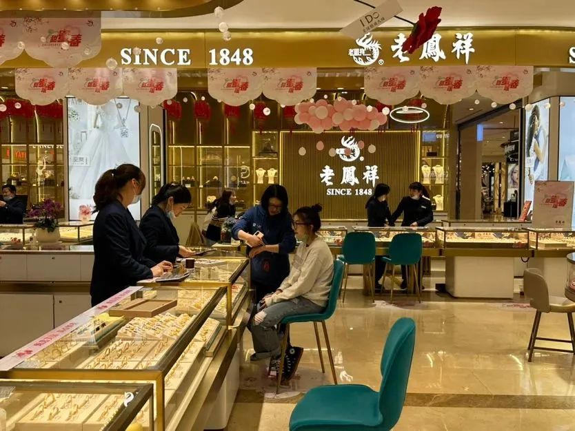 南京新百商场最新活动探秘，购物盛宴还是营销策略？