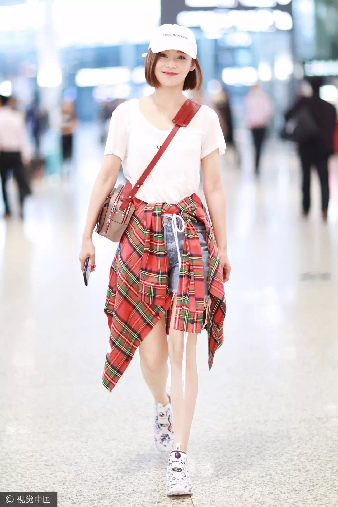 蔡依林机场最新街拍，旅途中的小确幸与友情闪耀亮相亮相时刻
