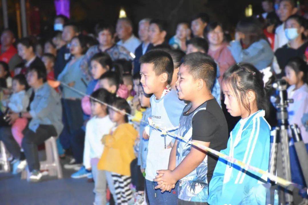 舞台上的温暖日常