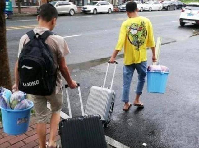 中医李忠坐诊安排更新，变化中的自信与成就感展现