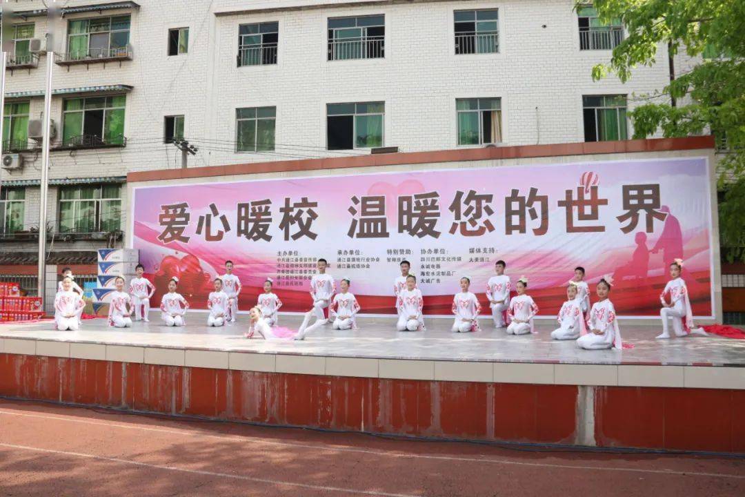 妙手小村医，欢乐日常的温馨时光最新章节