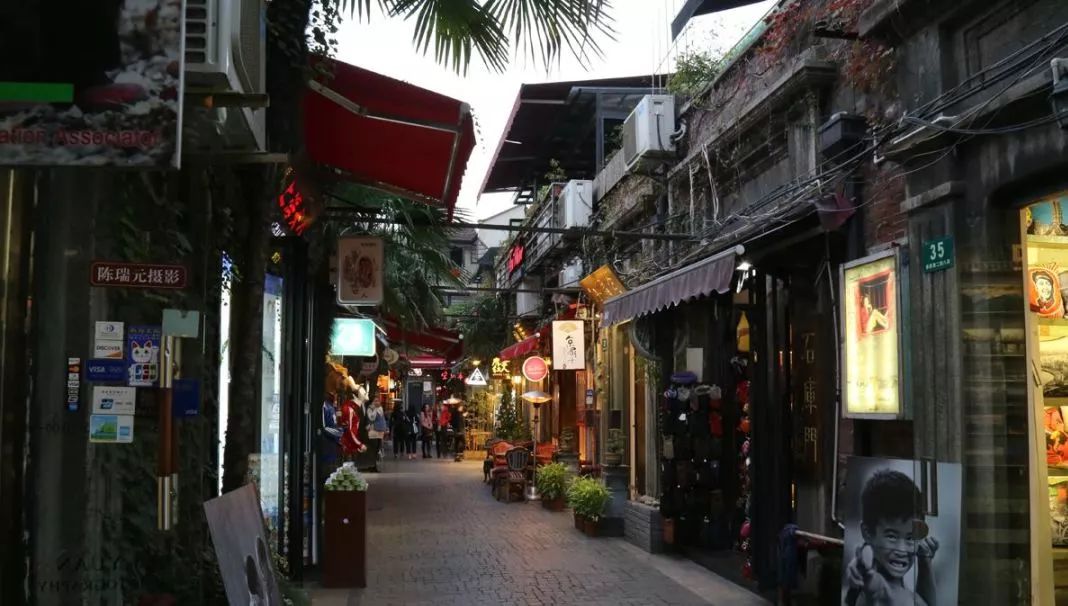 特色小店揭秘小巷中的秘密宝藏，最新惊喜之旅带你探寻最新好货！