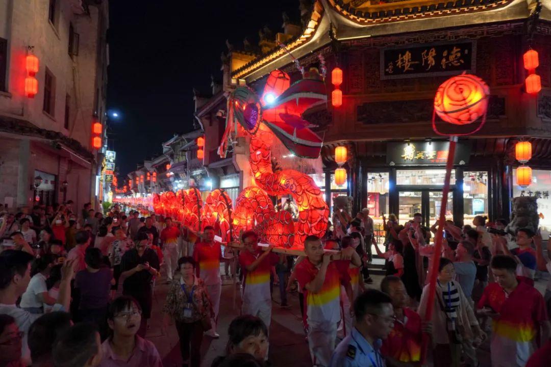 自然之美与温馨日常的故事（或可简化为“自然温馨”）