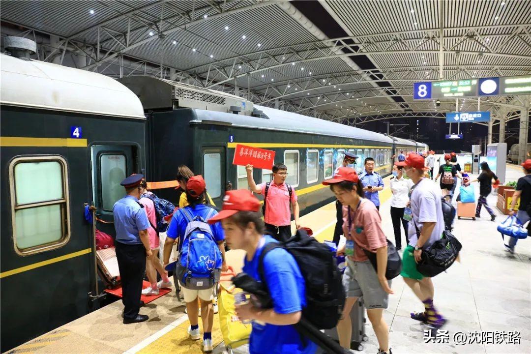 英雄枪战最新版，自然美景之旅的轻松启程之旅