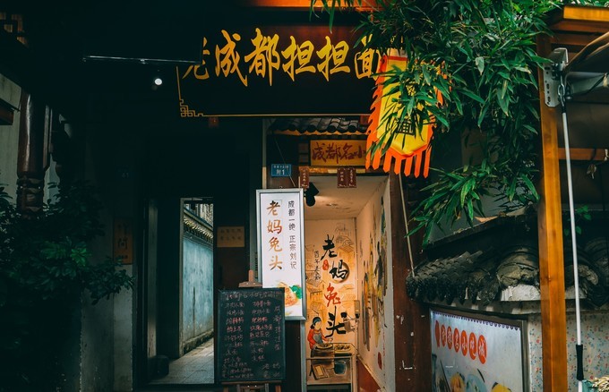 巷弄深处的特色小店探秘，最新外国剧精彩呈现