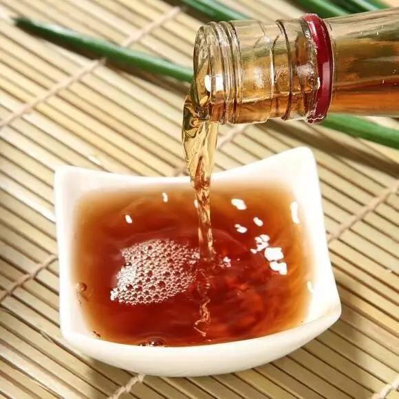 市场选购美酒