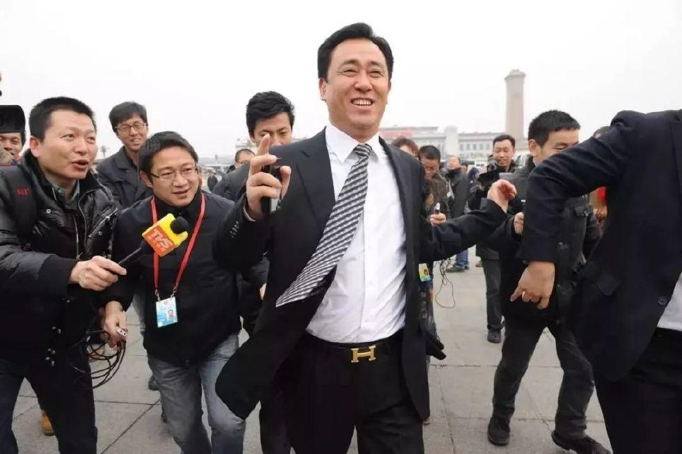 科技巨头引领未来生活新篇章（或可简化为“科技引领未来”）