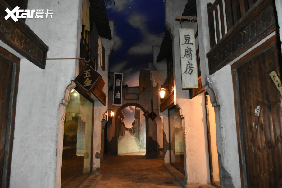 探秘小巷宝藏小店，尽览最新电影盛宴