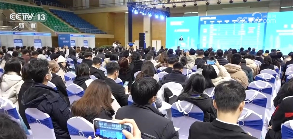 人才吸引与产业发展双刃剑效应