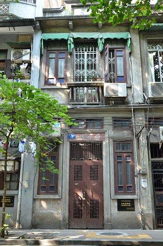 小巷中的绿色瑰宝（或绿色创新/绿色实践）